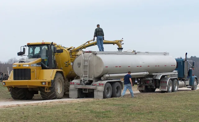 H&A Resource Management land application and biosolids solids management in the field (6)